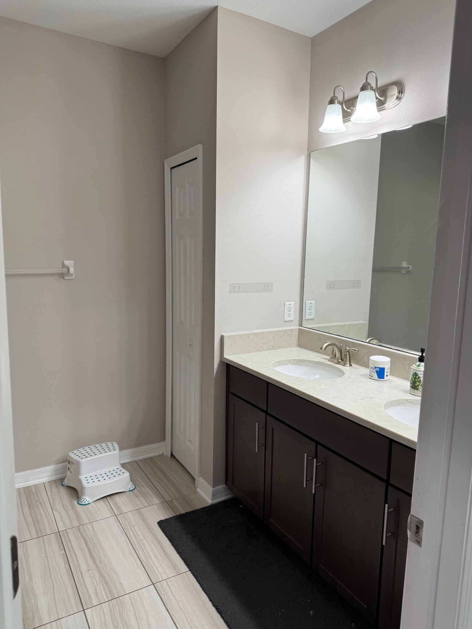 Building Photo - 30086 Southwell Ln