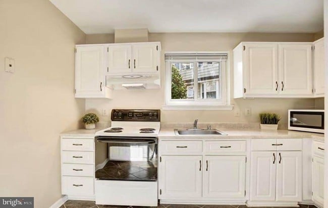 Building Photo - 13817 Cabernet Ct