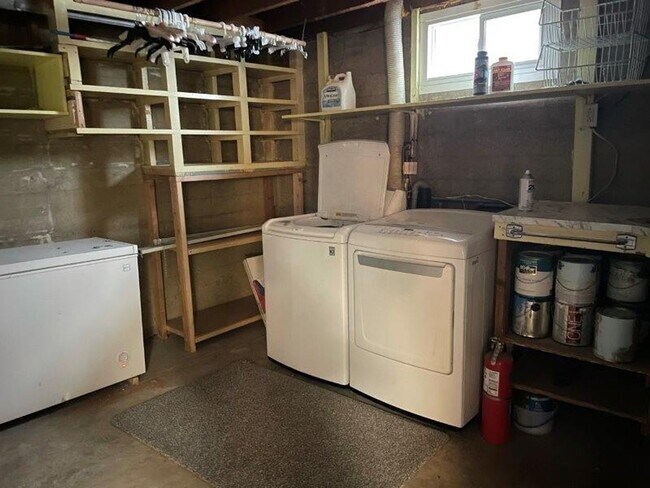 Building Photo - 3 Weeks Rent Free! Beautiful 5 Bed 2 Bath ...