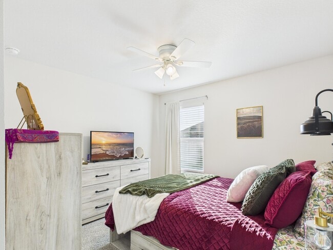 Building Photo - 8775 Clearbrook Dr