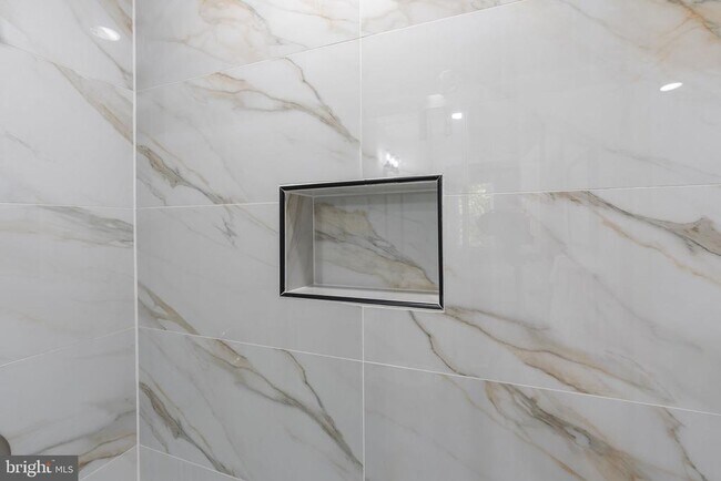 Building Photo - 518 N Lakewood Ave