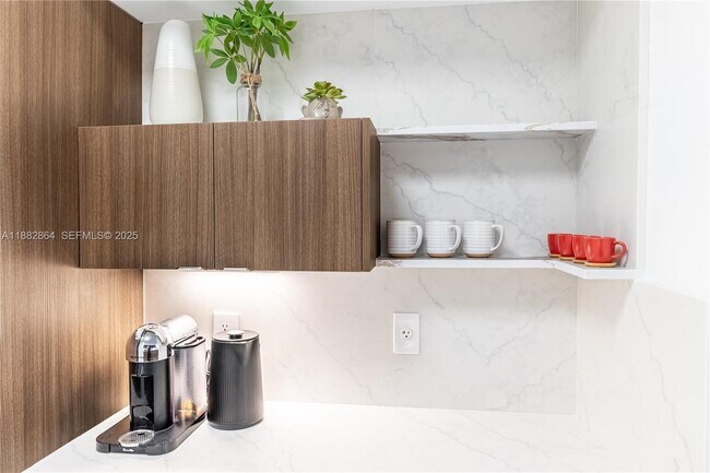 Building Photo - 3255 NE 184th St