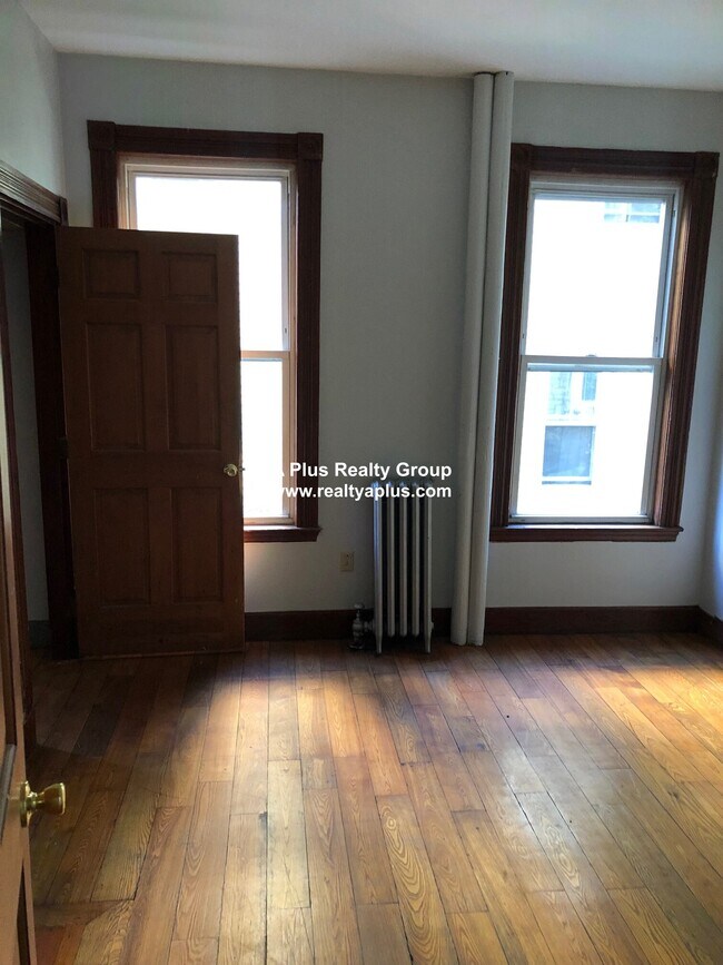 Building Photo - 334 Centre St