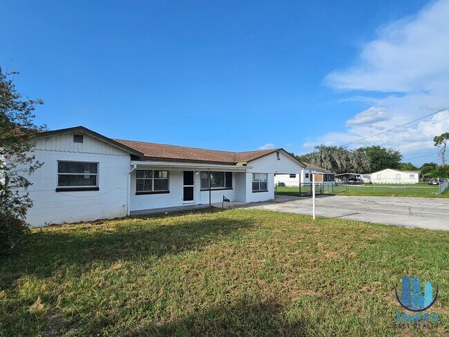 Building Photo - 4 Bedroom, 3 Bath HOUSE with a detached 1 Bedroom and 1 bath in Lakeland *MOVE-IN SPECIAL*