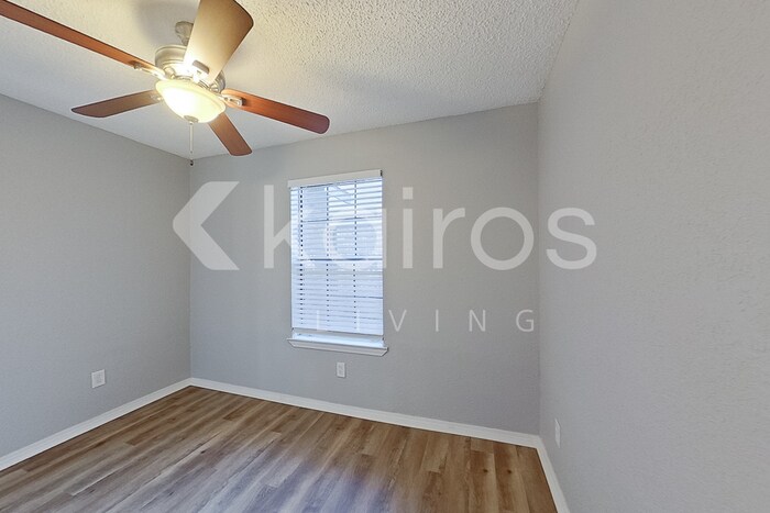 Building Photo - 832 Courtenay Pl