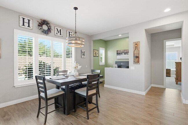 Building Photo - 10702 E Lumiere Ave