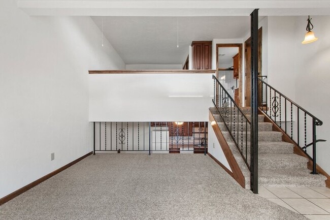 Building Photo - 2404 Canter Ln