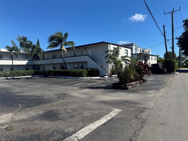 Building Photo - 607 NE 29th Dr