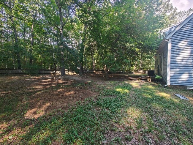 Building Photo - 4 bedroom home on cul-de-sac