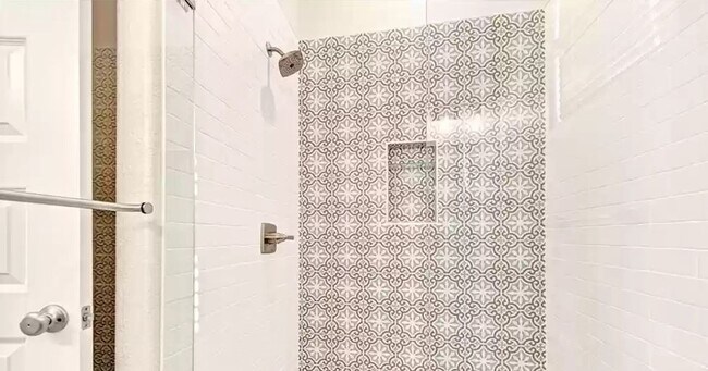 Building Photo - New construction in the heart of East Fayetteville!