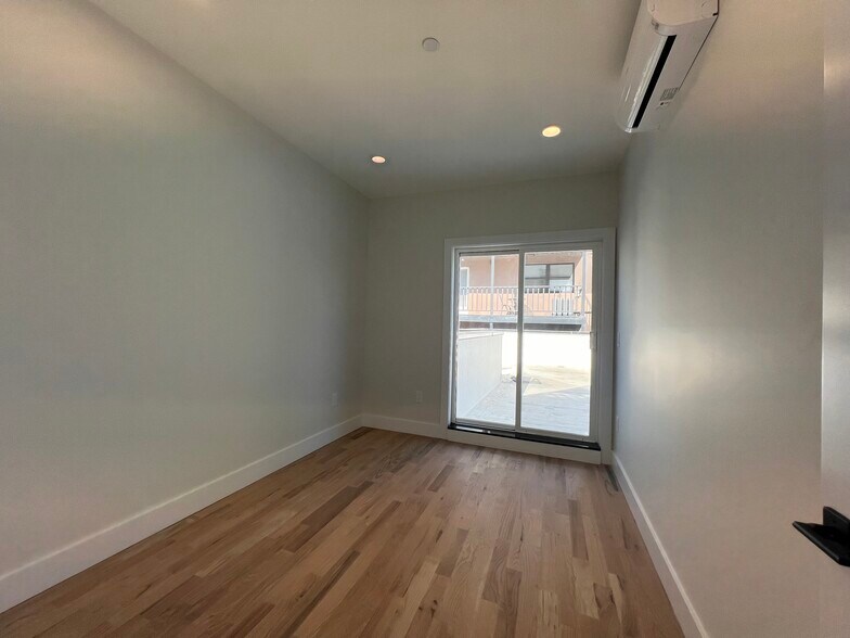 Unit 2B - 46 Van Reipen Ave