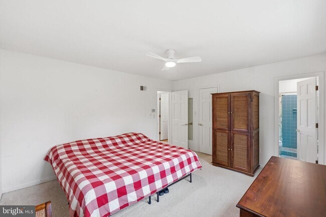 Building Photo - 9809 Sunset Dr