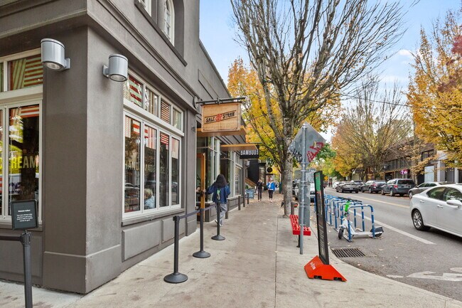 Building Photo - 906 NW 23rd Ave