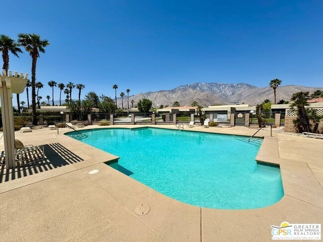 Building Photo - 1533 Sunflower Ct N