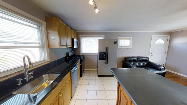 Building Photo - 101 Lorraine Ave