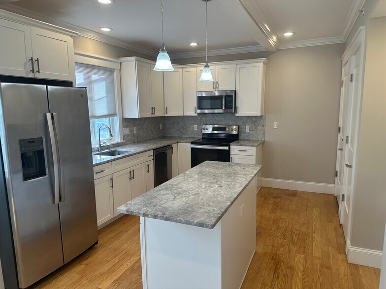 Building Photo - 127 Marblehead St