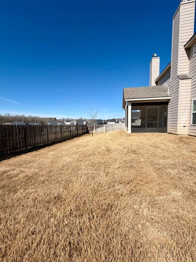 Building Photo - 215 Shoshone Cir