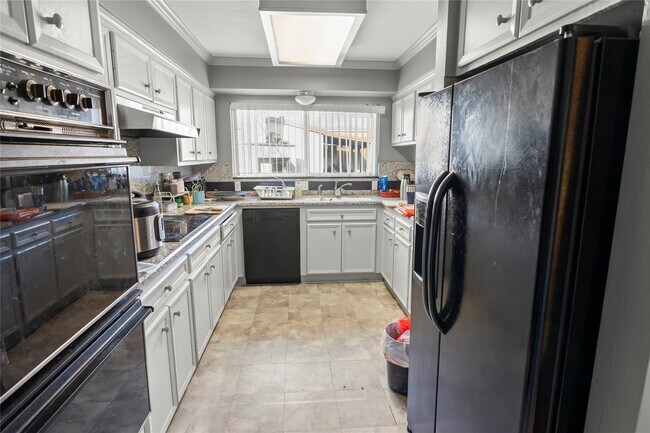 Building Photo - 10910 Vanderford Dr