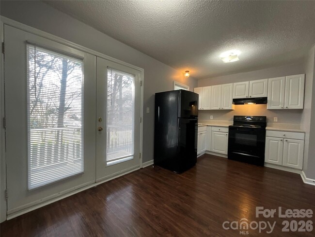 Building Photo - 206 W 15th St