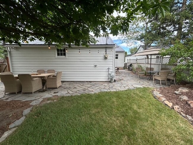 Building Photo - Charming 3 Bedroom, 2 Bath House on the East Side of Kalispell
