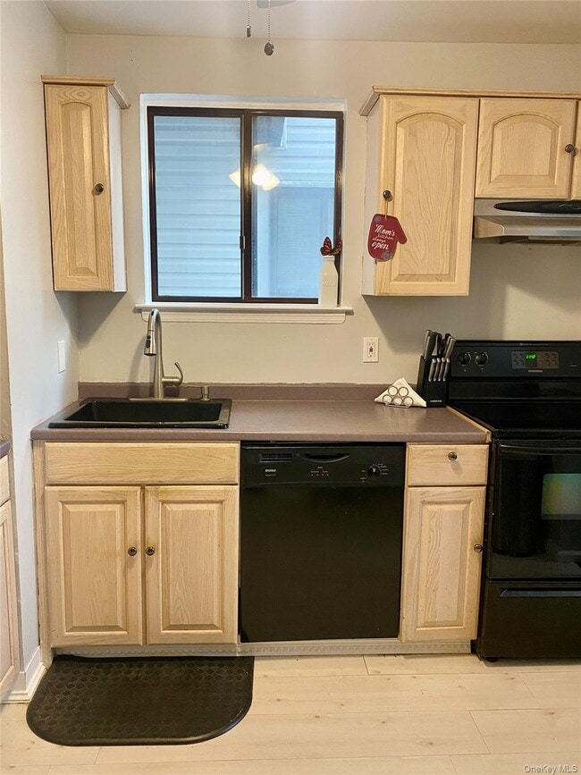 Building Photo - 304 Drew Ln