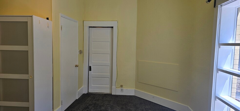Building Photo - 1057 S 900 E