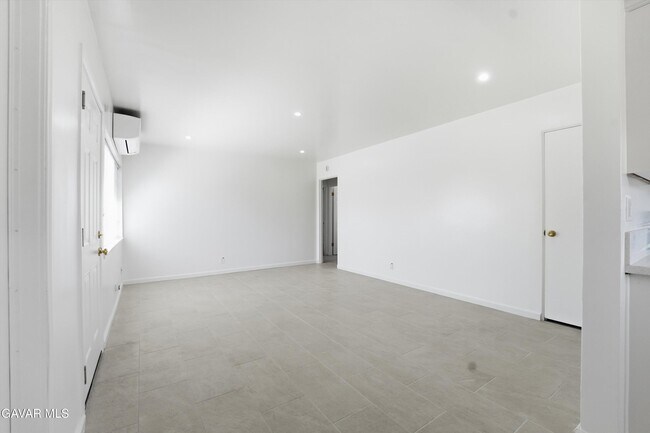 Building Photo - 38860 Deer Run Rd