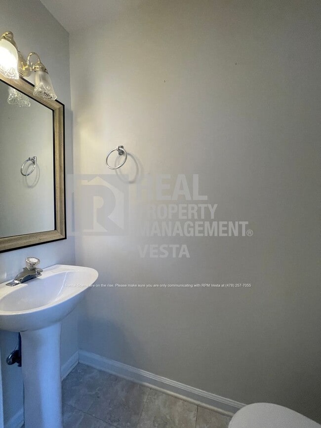 Building Photo - 425 Ashville Dr