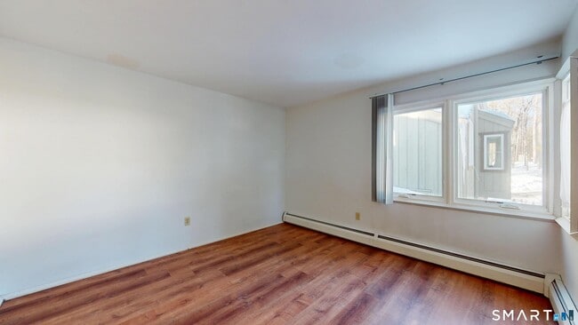 Building Photo - 6 Lyle Ct