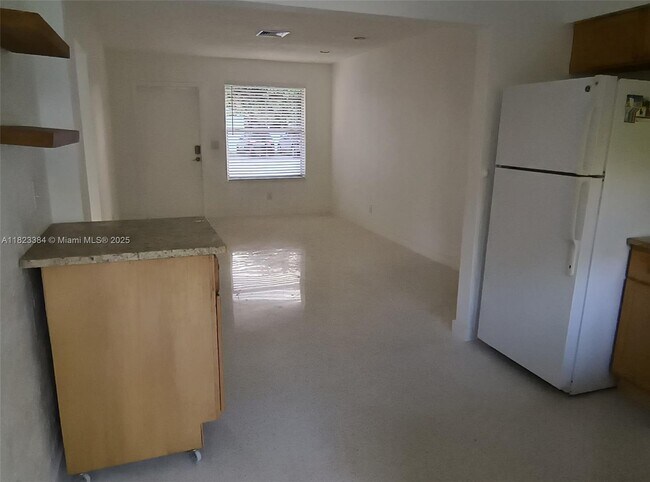 Building Photo - 4900 SW 28th Terrace