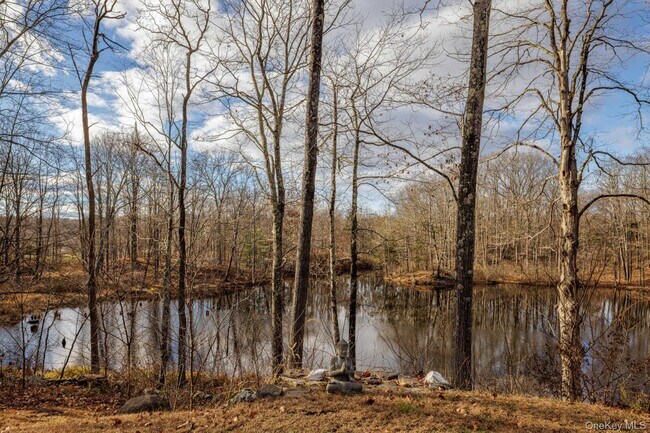 Building Photo - 407 White Schoolhouse Rd