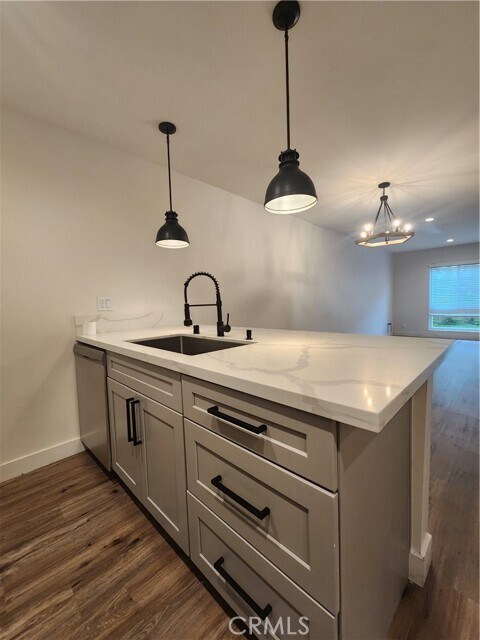 Building Photo - 120 S Francisca Ave