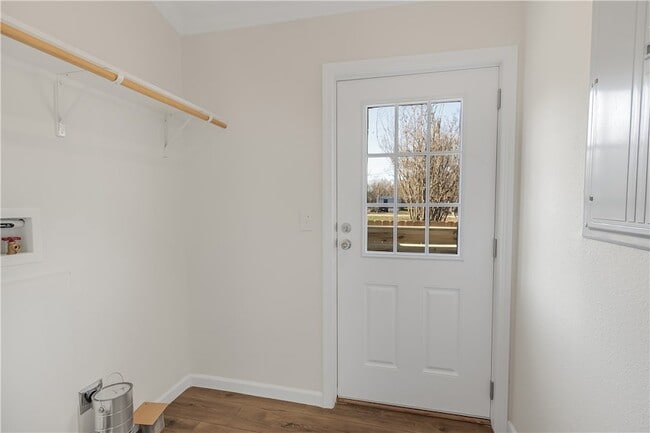 Building Photo - 495 Pleasant St