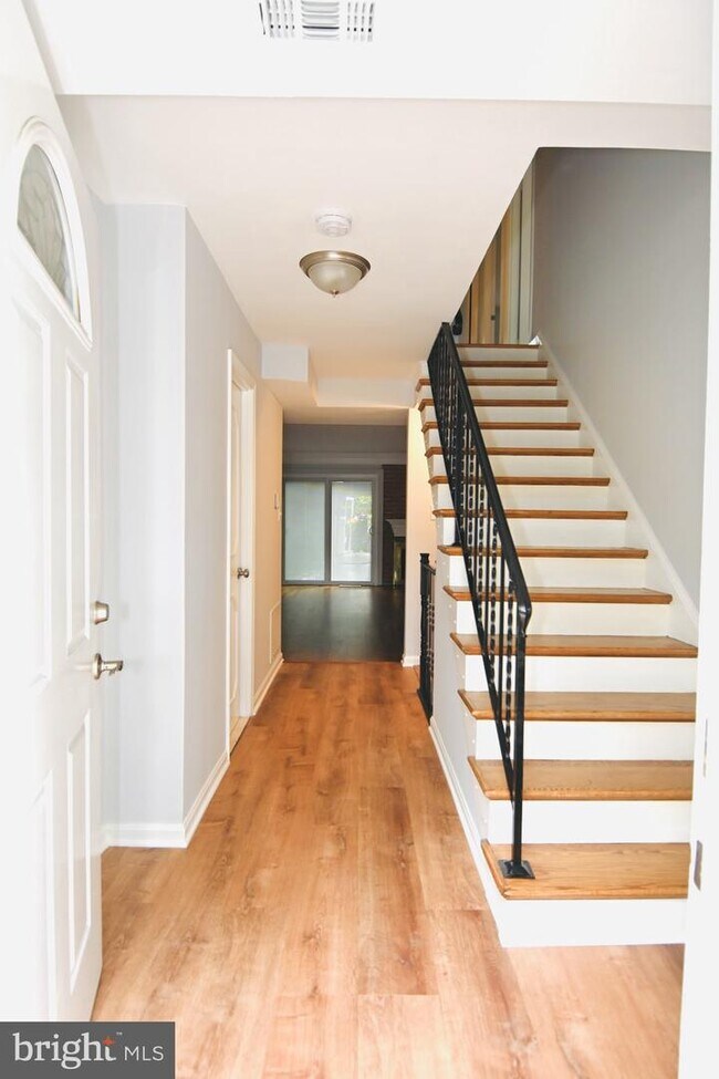 Primary Photo - 1009 N Van Dorn St