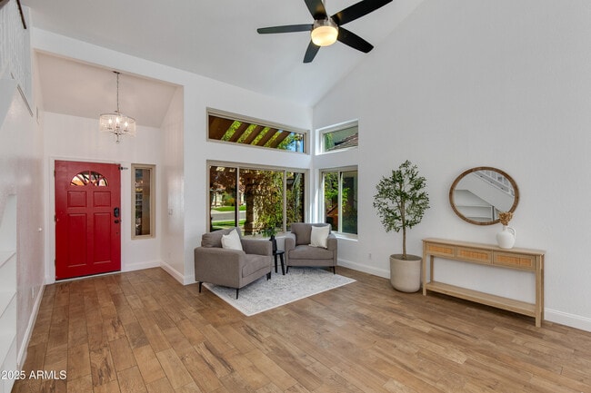 Building Photo - 2119 E New Bedford Dr