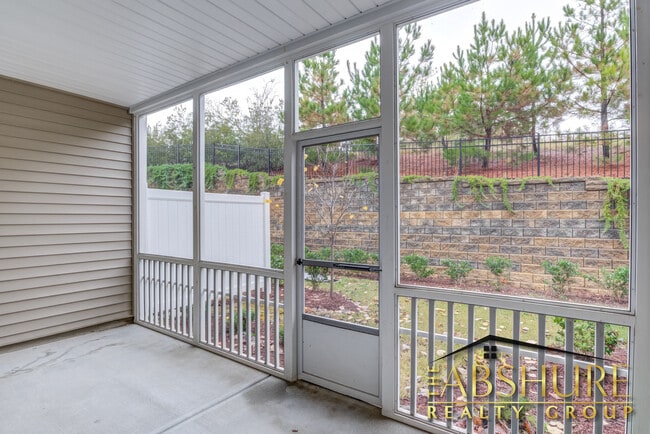 Building Photo - 4240 Vallonia Dr