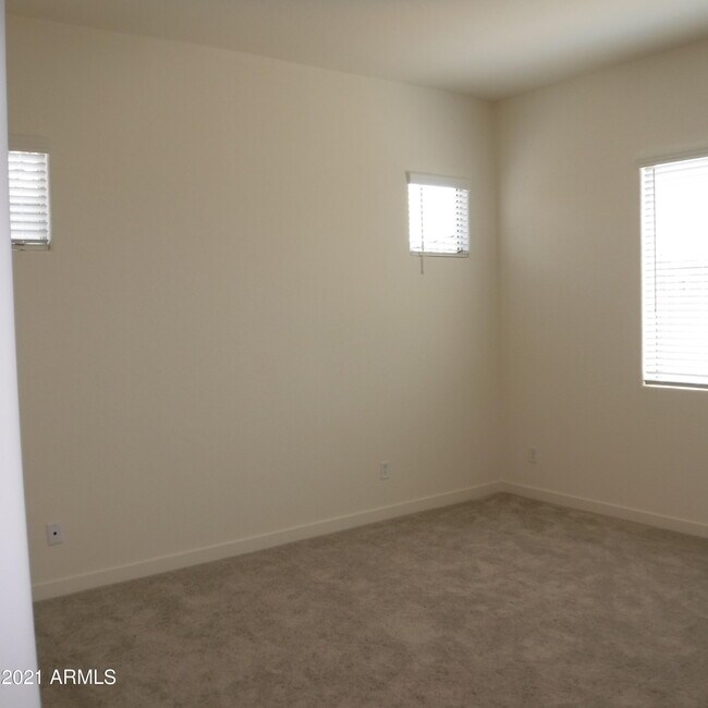 Building Photo - 16755 W Sand Hills Rd
