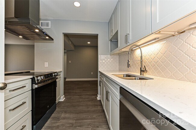 Building Photo - 5020 Sardis Rd