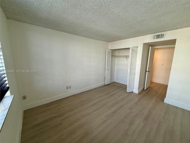 Building Photo - 492 NW 165th St