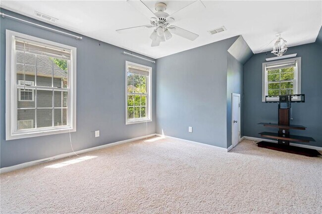 Building Photo - 3338 Hackmatack Dr NW