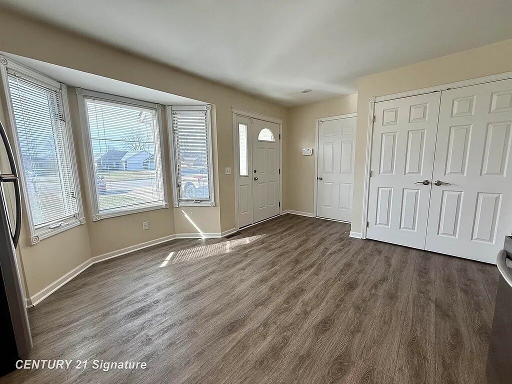 Building Photo - 6030 Canton Dr
