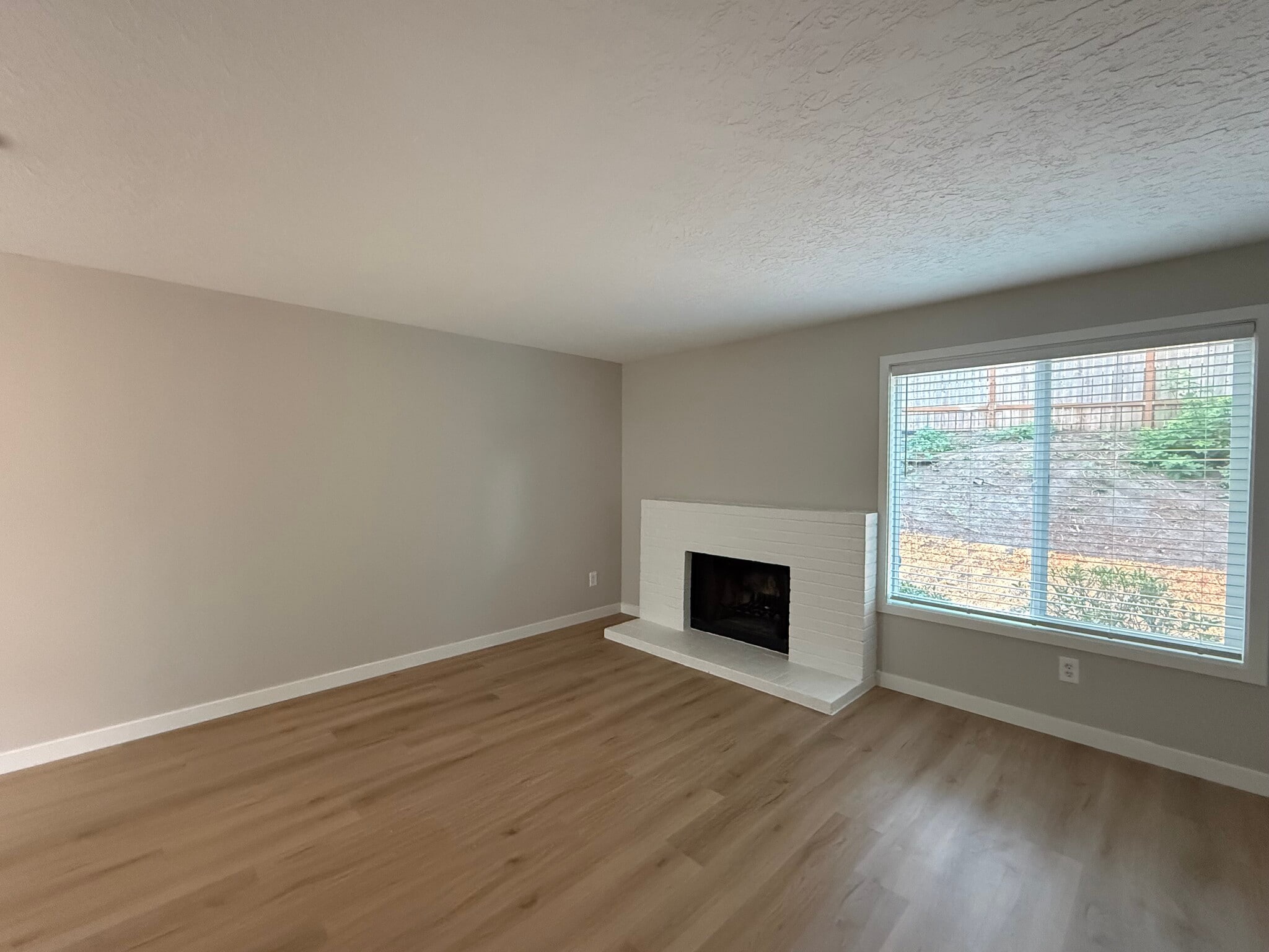 Building Photo - 5115 SW 62nd Ave