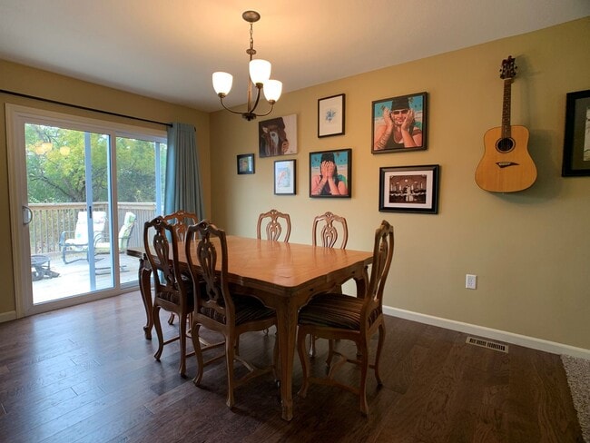 Building Photo - WOODED LOT! PRIVATE DRIVEWAY!