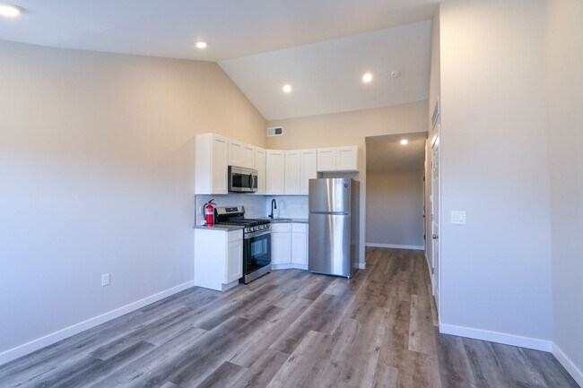 Building Photo - 1335 S 8th St