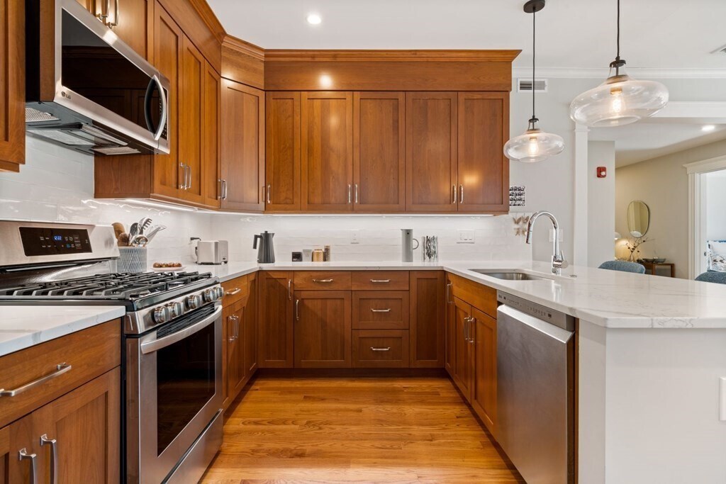 Building Photo - 35 Upland Rd