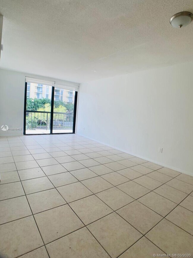 Building Photo - 2345 NE 135th St