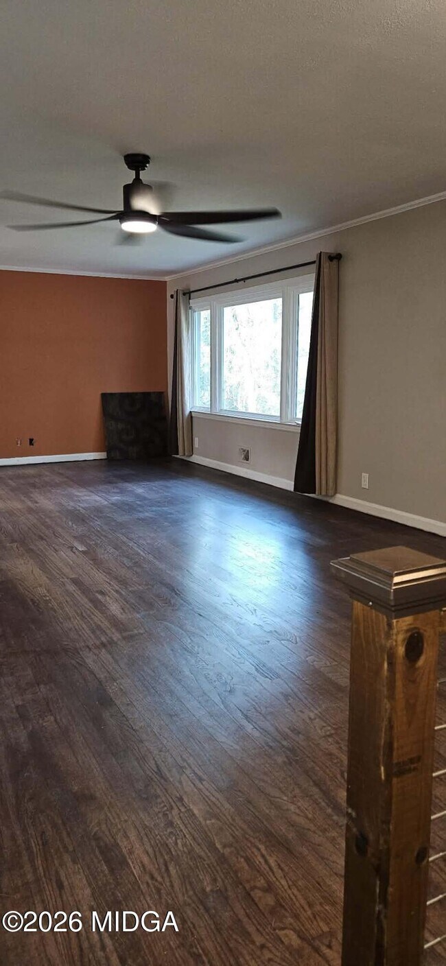 Building Photo - 912 Dogwood Cir