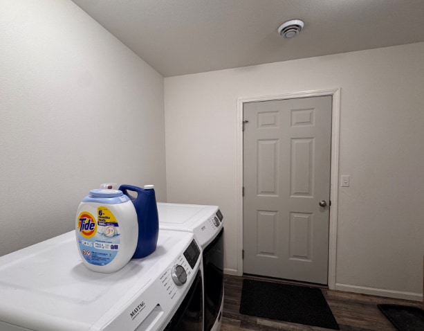 Building Photo - 1863 Willow Ave