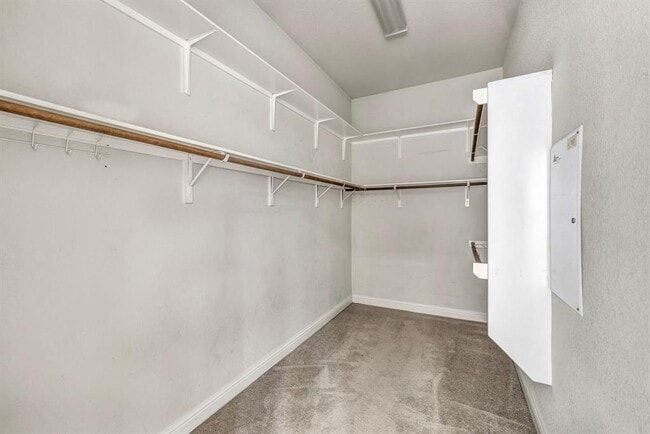 Building Photo - 15220 Interlachen Dr