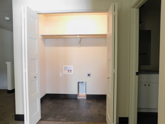 Building Photo - 785 Lake Francis Dr